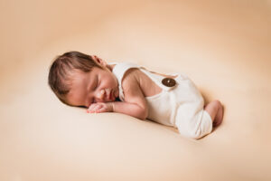 Lire la suite à propos de l’article La Photographie de Nouveau-né : Capturer les Premiers Instants