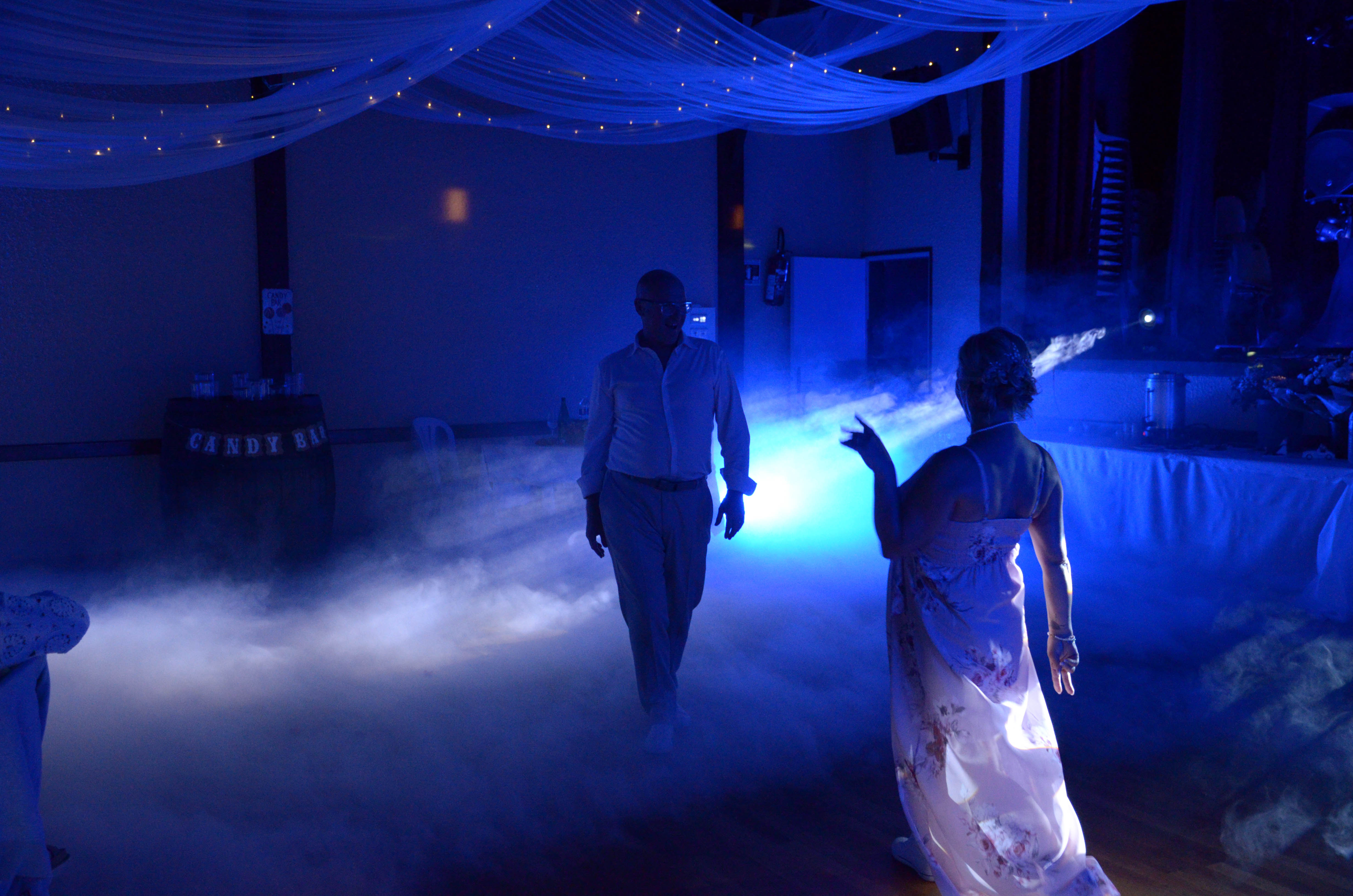 Première danse des mariés lors d’une soirée de mariage en Touraine