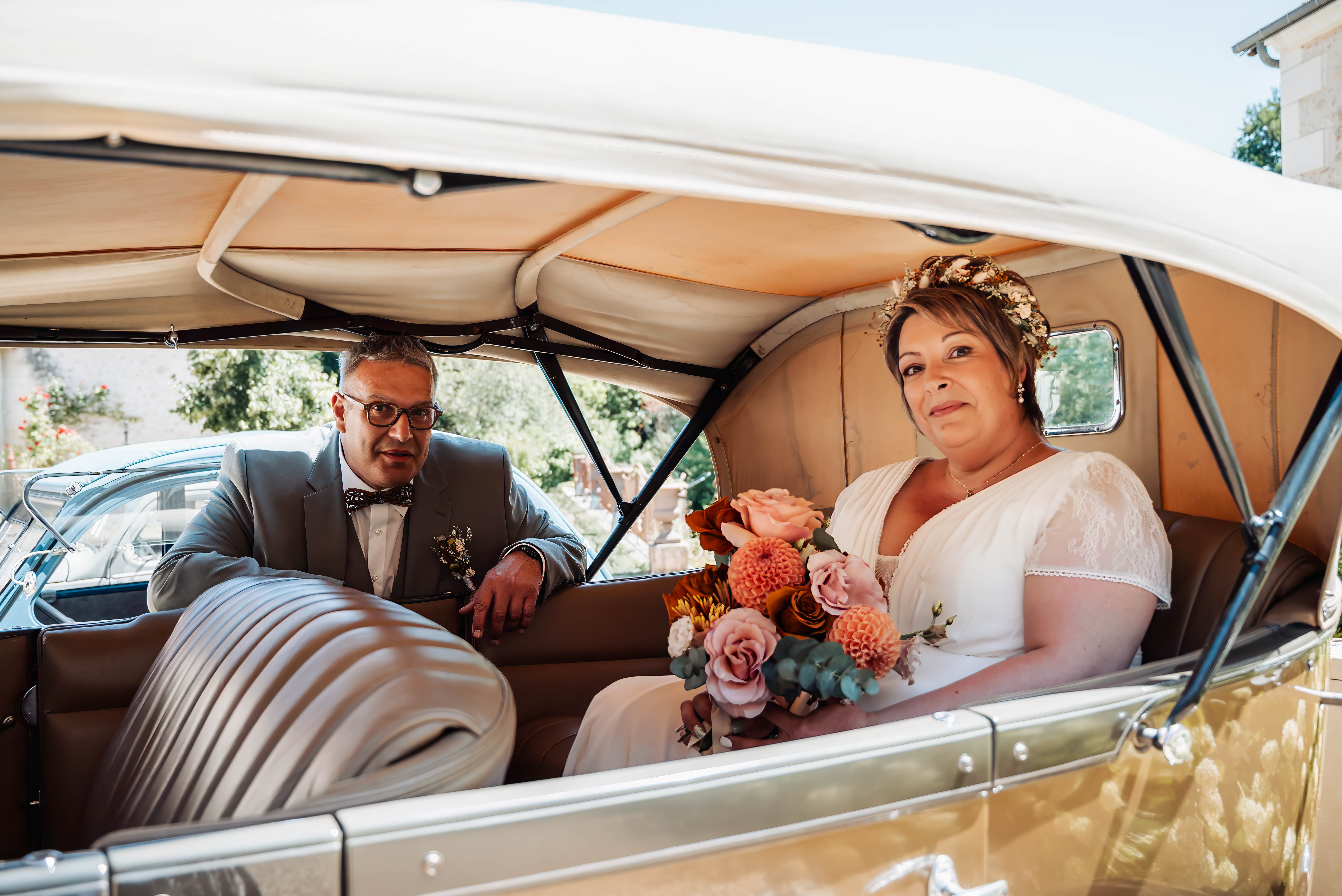 Photo de groupe des invités lors d’un mariage en Indre-et-Loire
